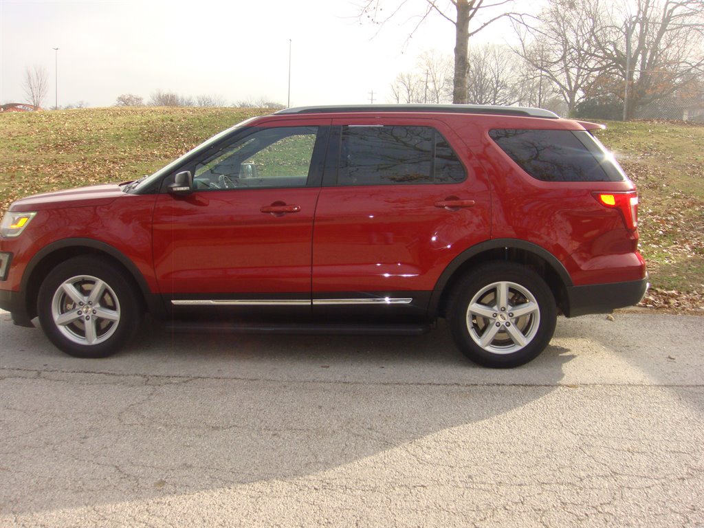 2017 Ford Explorer XLT's photo